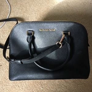 black michael kors crossbody bag!!